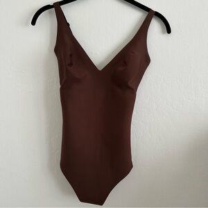 SKIMS Body Core Sculpt Unlined Plunge Thong Bodysuit in Cocoa size Medium